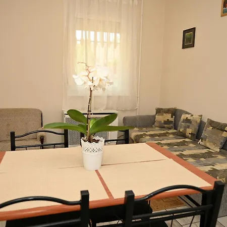 Hanna Apartman *