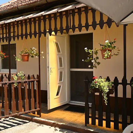 Hanna Apartman *